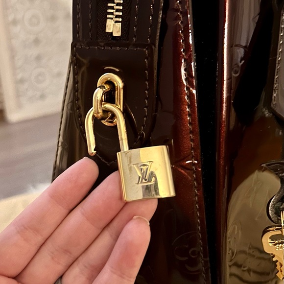 SOLD LOUIS VUITTON Amarante Monogram Vernis Melrose Avenue Bag - Picture 6 of 16